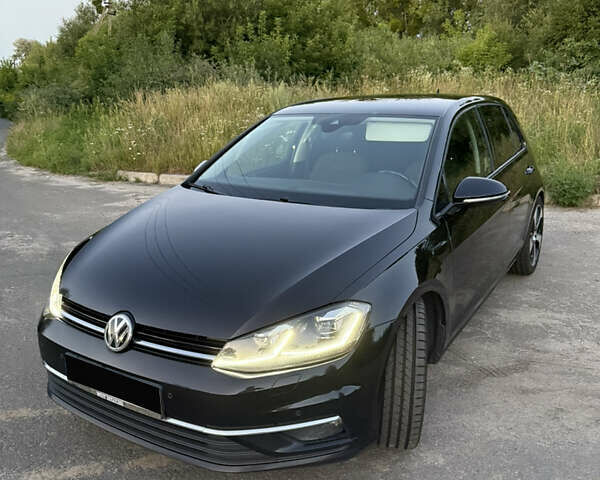 Черный Фольксваген Гольф, объемом двигателя 1.6 л и пробегом 300 тыс. км за 16900 $, фото 1 на Automoto.ua