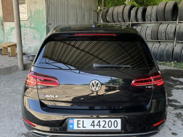 Черный Фольксваген Гольф, объемом двигателя 0 л и пробегом 84 тыс. км за 12500 $, фото 4 на Automoto.ua