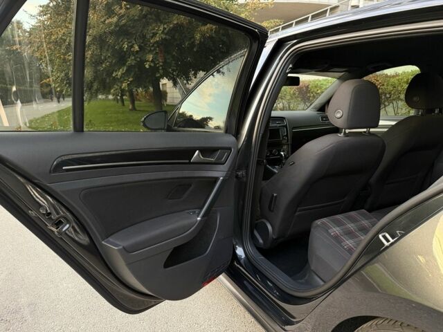 Чорний Фольксваген Гольф, об'ємом двигуна 2 л та пробігом 130 тис. км за 13900 $, фото 19 на Automoto.ua