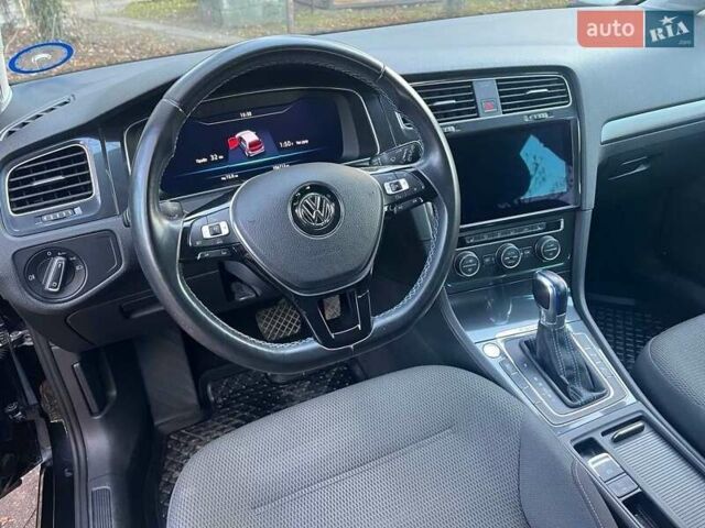 Черный Фольксваген Гольф, объемом двигателя 0 л и пробегом 106 тыс. км за 15200 $, фото 2 на Automoto.ua