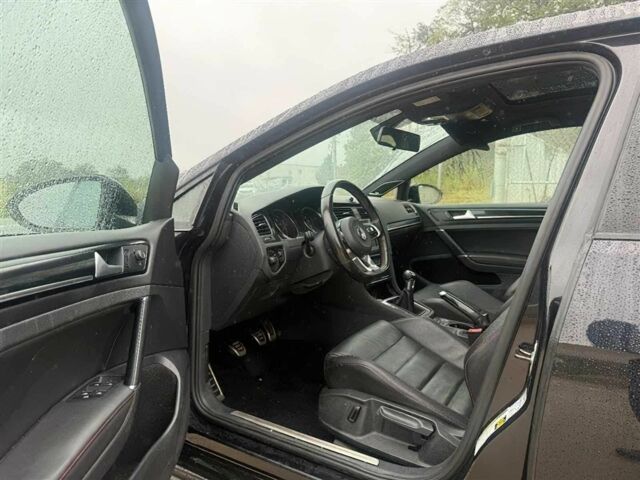 Черный Фольксваген Гольф, объемом двигателя 2 л и пробегом 57 тыс. км за 10000 $, фото 7 на Automoto.ua