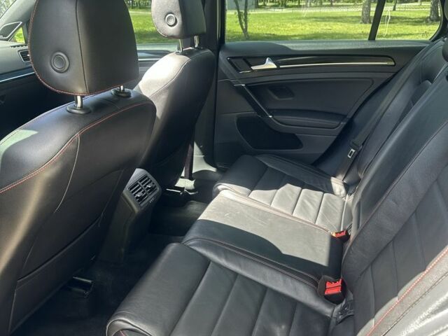 Черный Фольксваген Гольф, объемом двигателя 2 л и пробегом 177 тыс. км за 13000 $, фото 14 на Automoto.ua