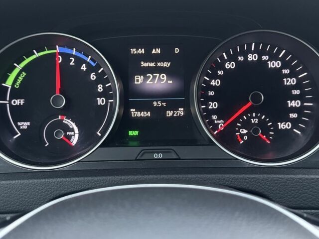 Черный Фольксваген Гольф, объемом двигателя 0 л и пробегом 178 тыс. км за 10399 $, фото 23 на Automoto.ua