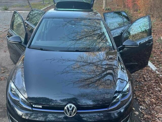 Черный Фольксваген Гольф, объемом двигателя 0 л и пробегом 106 тыс. км за 15200 $, фото 5 на Automoto.ua