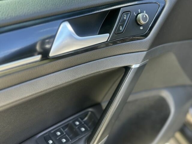 Черный Фольксваген Гольф, объемом двигателя 2 л и пробегом 177 тыс. км за 13000 $, фото 9 на Automoto.ua