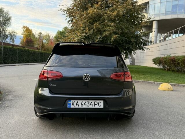 Чорний Фольксваген Гольф, об'ємом двигуна 2 л та пробігом 130 тис. км за 13900 $, фото 3 на Automoto.ua