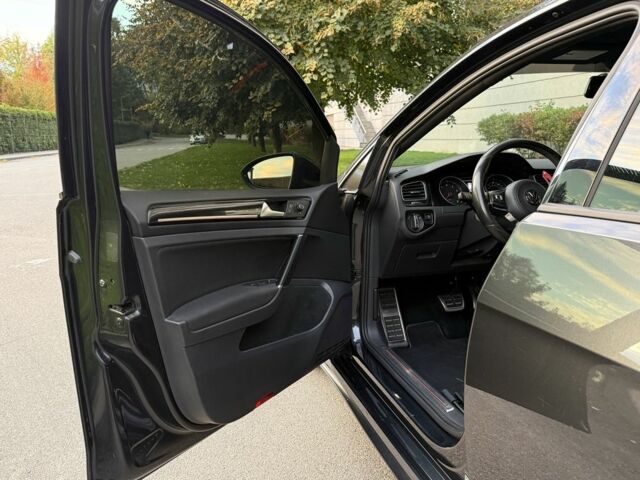 Чорний Фольксваген Гольф, об'ємом двигуна 2 л та пробігом 130 тис. км за 13900 $, фото 15 на Automoto.ua