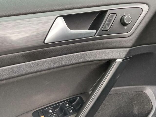 Черный Фольксваген Гольф, объемом двигателя 1.6 л и пробегом 151 тыс. км за 15800 $, фото 8 на Automoto.ua