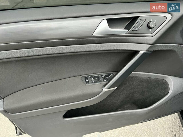 Черный Фольксваген Гольф, объемом двигателя 1.8 л и пробегом 116 тыс. км за 13500 $, фото 32 на Automoto.ua