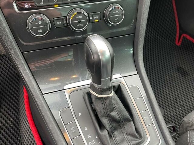 Черный Фольксваген Гольф, объемом двигателя 1.6 л и пробегом 151 тыс. км за 15800 $, фото 13 на Automoto.ua