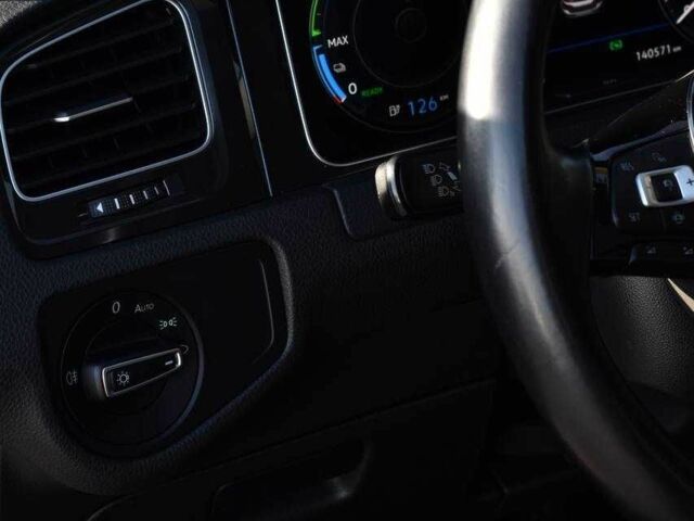 Черный Фольксваген Гольф, объемом двигателя 0 л и пробегом 140 тыс. км за 14650 $, фото 10 на Automoto.ua