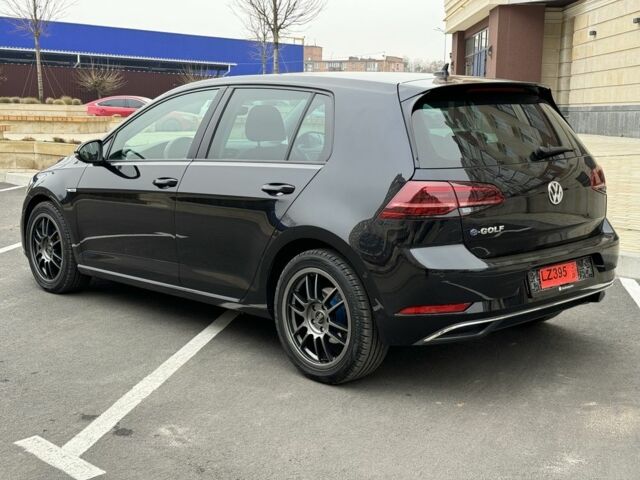 Черный Фольксваген Гольф, объемом двигателя 0 л и пробегом 110 тыс. км за 14400 $, фото 4 на Automoto.ua