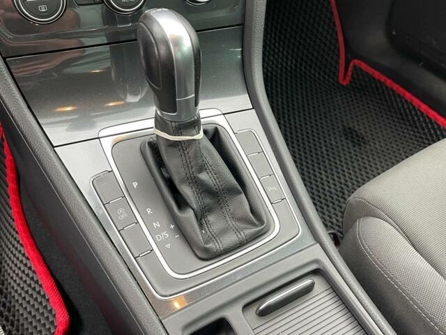 Черный Фольксваген Гольф, объемом двигателя 1.6 л и пробегом 151 тыс. км за 15800 $, фото 14 на Automoto.ua