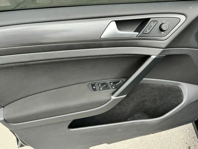 Черный Фольксваген Гольф, объемом двигателя 1.8 л и пробегом 116 тыс. км за 13500 $, фото 17 на Automoto.ua