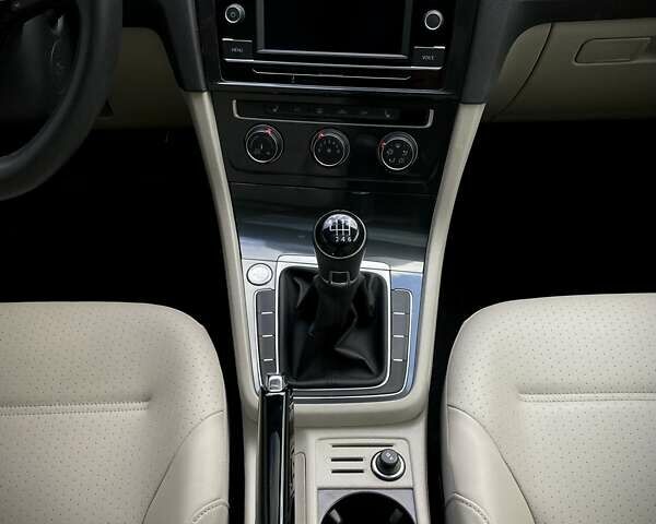 Черный Фольксваген Гольф, объемом двигателя 1.4 л и пробегом 98 тыс. км за 12700 $, фото 20 на Automoto.ua