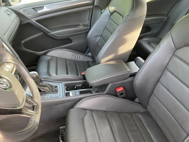 Черный Фольксваген Гольф, объемом двигателя 0 л и пробегом 49 тыс. км за 6336 $, фото 5 на Automoto.ua