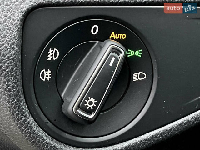 Чорний Фольксваген Гольф, об'ємом двигуна 1.4 л та пробігом 69 тис. км за 19000 $, фото 21 на Automoto.ua