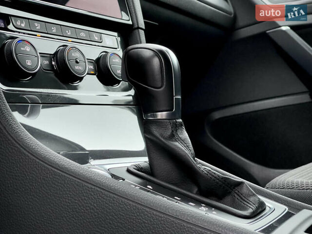 Чорний Фольксваген Гольф, об'ємом двигуна 1.4 л та пробігом 69 тис. км за 19000 $, фото 35 на Automoto.ua