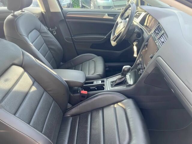 Черный Фольксваген Гольф, объемом двигателя 0 л и пробегом 49 тыс. км за 6336 $, фото 6 на Automoto.ua