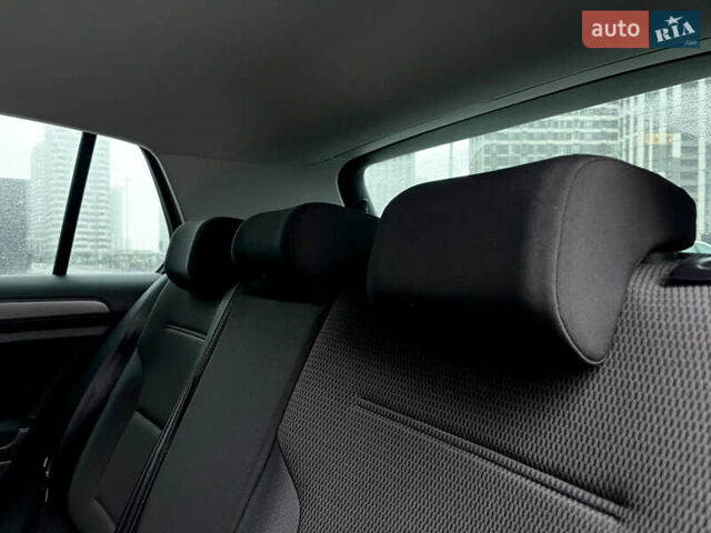 Чорний Фольксваген Гольф, об'ємом двигуна 1.4 л та пробігом 69 тис. км за 19000 $, фото 29 на Automoto.ua