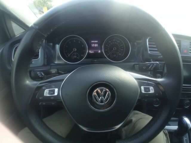 Черный Фольксваген Гольф, объемом двигателя 1.4 л и пробегом 121 тыс. км за 14000 $, фото 7 на Automoto.ua