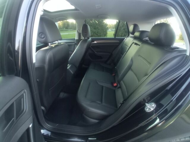 Черный Фольксваген Гольф, объемом двигателя 1.4 л и пробегом 121 тыс. км за 14000 $, фото 4 на Automoto.ua