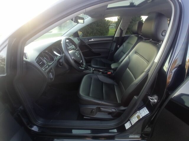 Черный Фольксваген Гольф, объемом двигателя 1.4 л и пробегом 121 тыс. км за 14000 $, фото 3 на Automoto.ua