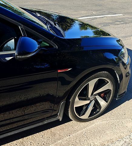 Черный Фольксваген Гольф, объемом двигателя 2 л и пробегом 55 тыс. км за 20499 $, фото 1 на Automoto.ua