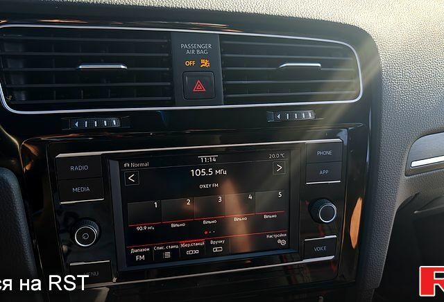 Черный Фольксваген Гольф, объемом двигателя 2 л и пробегом 55 тыс. км за 20499 $, фото 4 на Automoto.ua