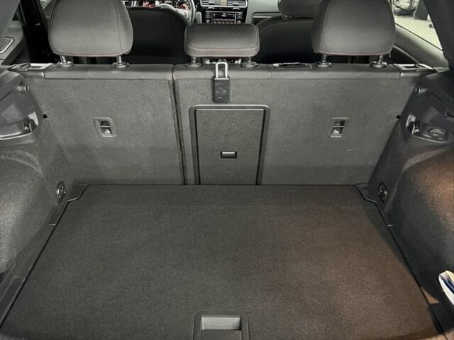 Чорний Фольксваген Гольф, об'ємом двигуна 2 л та пробігом 20 тис. км за 28000 $, фото 5 на Automoto.ua