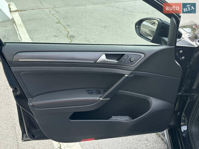 Черный Фольксваген Гольф, объемом двигателя 1.98 л и пробегом 71 тыс. км за 26000 $, фото 22 на Automoto.ua