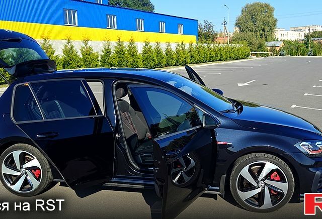 Черный Фольксваген Гольф, объемом двигателя 2 л и пробегом 55 тыс. км за 20499 $, фото 2 на Automoto.ua