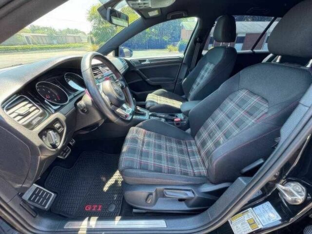 Черный Фольксваген Гольф, объемом двигателя 2 л и пробегом 34 тыс. км за 10000 $, фото 9 на Automoto.ua