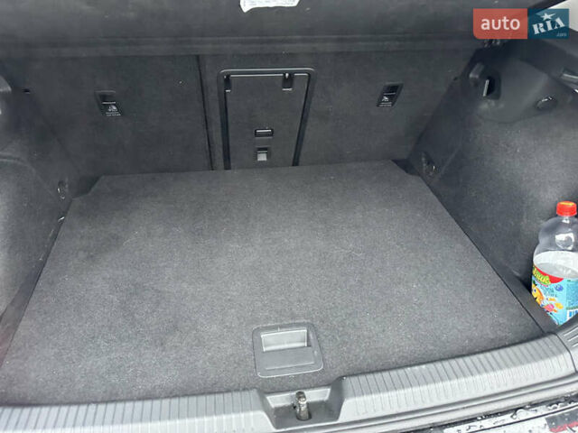 Черный Фольксваген Гольф, объемом двигателя 1.4 л и пробегом 19 тыс. км за 29498 $, фото 6 на Automoto.ua