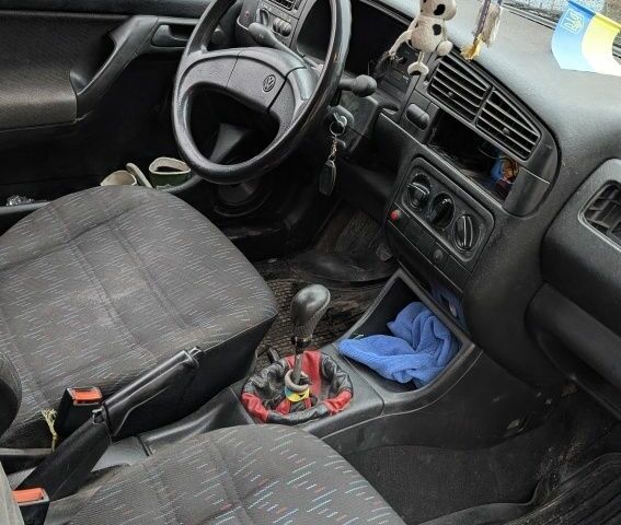 Чорний Фольксваген Гольф, об'ємом двигуна 1.9 л та пробігом 320 тис. км за 1400 $, фото 4 на Automoto.ua