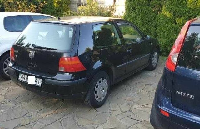 Черный Фольксваген Гольф, объемом двигателя 1.4 л и пробегом 311 тыс. км за 145000 $, фото 3 на Automoto.ua