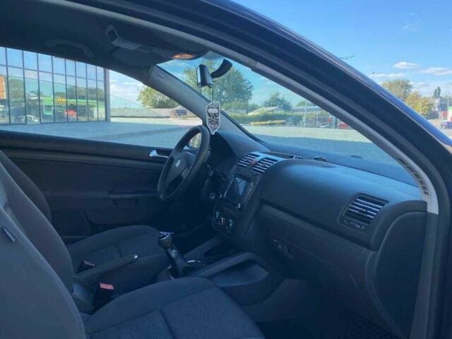 Черный Фольксваген Гольф, объемом двигателя 1.4 л и пробегом 235 тыс. км за 4300 $, фото 6 на Automoto.ua