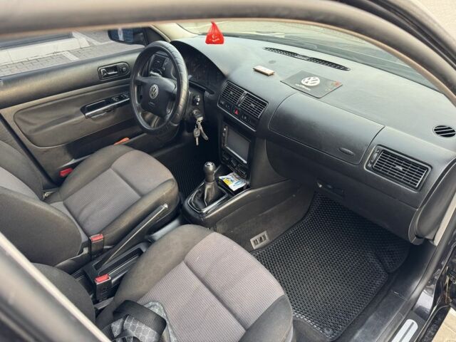 Черный Фольксваген Гольф, объемом двигателя 1.6 л и пробегом 245 тыс. км за 2900 $, фото 5 на Automoto.ua