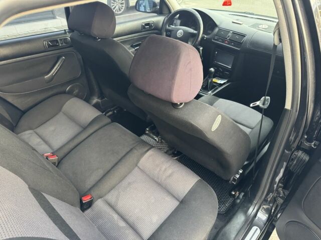 Черный Фольксваген Гольф, объемом двигателя 1.6 л и пробегом 245 тыс. км за 2900 $, фото 6 на Automoto.ua