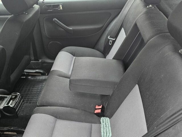 Черный Фольксваген Гольф, объемом двигателя 1.9 л и пробегом 267 тыс. км за 1000 $, фото 6 на Automoto.ua