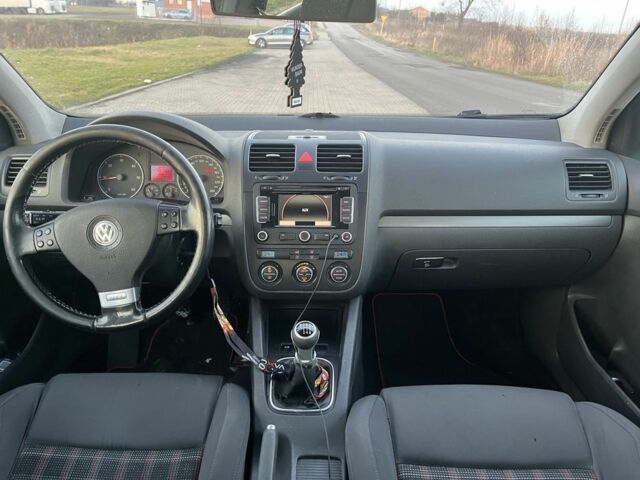 Черный Фольксваген Гольф, объемом двигателя 2 л и пробегом 237 тыс. км за 1800 $, фото 4 на Automoto.ua