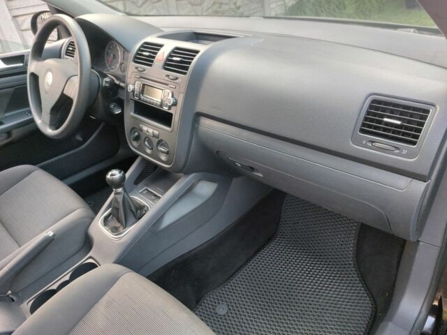 Черный Фольксваген Гольф, объемом двигателя 1.4 л и пробегом 240 тыс. км за 4600 $, фото 5 на Automoto.ua