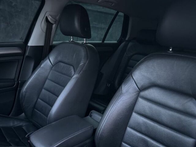 Черный Фольксваген Гольф, объемом двигателя 0 л и пробегом 145 тыс. км за 10000 $, фото 3 на Automoto.ua