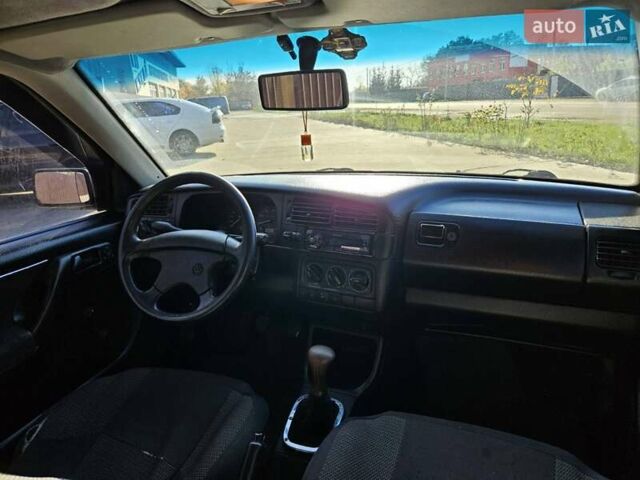 Черный Фольксваген Гольф, объемом двигателя 1.98 л и пробегом 355 тыс. км за 1850 $, фото 11 на Automoto.ua