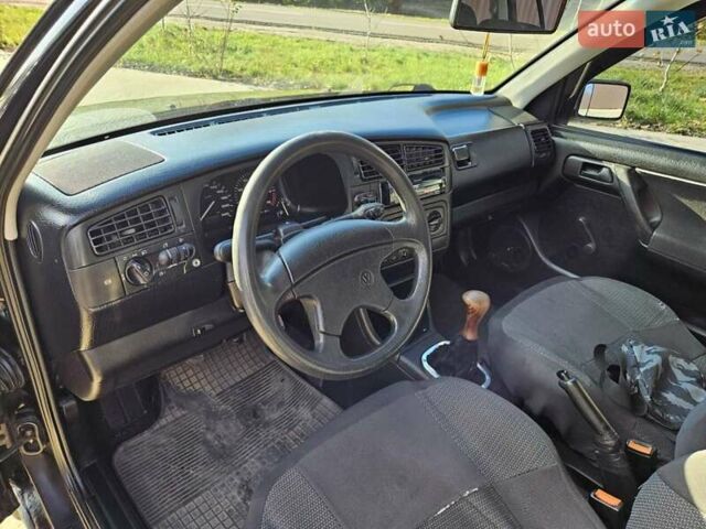 Черный Фольксваген Гольф, объемом двигателя 1.98 л и пробегом 355 тыс. км за 1850 $, фото 15 на Automoto.ua