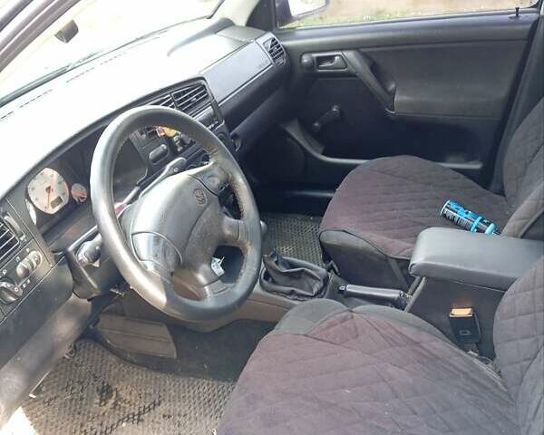 Черный Фольксваген Гольф, объемом двигателя 1.78 л и пробегом 370 тыс. км за 2750 $, фото 2 на Automoto.ua