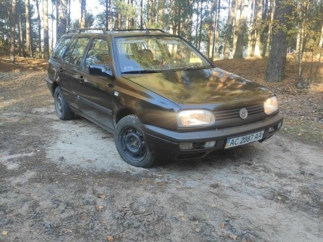 Черный Фольксваген Гольф, объемом двигателя 1.9 л и пробегом 280 тыс. км за 1500 $, фото 1 на Automoto.ua