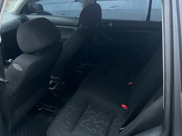 Черный Фольксваген Гольф, объемом двигателя 1.9 л и пробегом 235 тыс. км за 1850 $, фото 8 на Automoto.ua