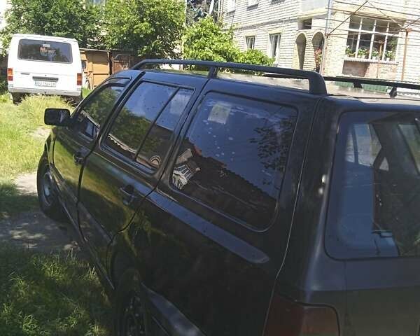 Черный Фольксваген Гольф, объемом двигателя 1.9 л и пробегом 186 тыс. км за 3000 $, фото 2 на Automoto.ua