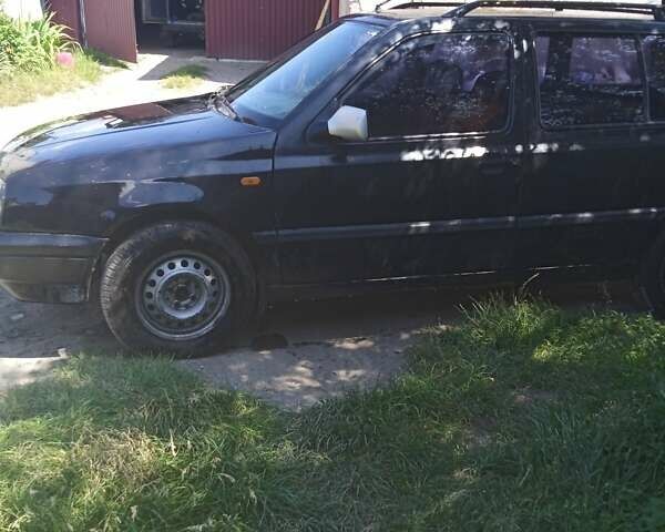 Черный Фольксваген Гольф, объемом двигателя 1.9 л и пробегом 186 тыс. км за 3000 $, фото 1 на Automoto.ua